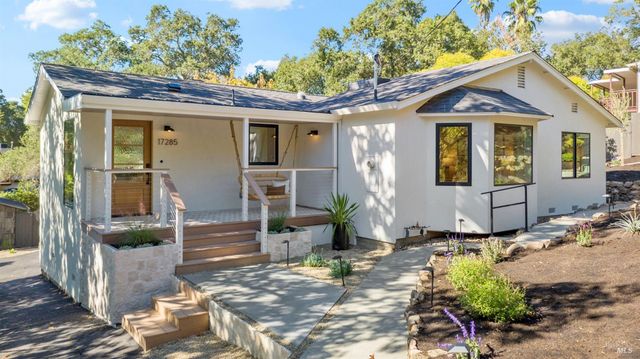 17285 Hillcrest Ave, Sonoma, CA 95476