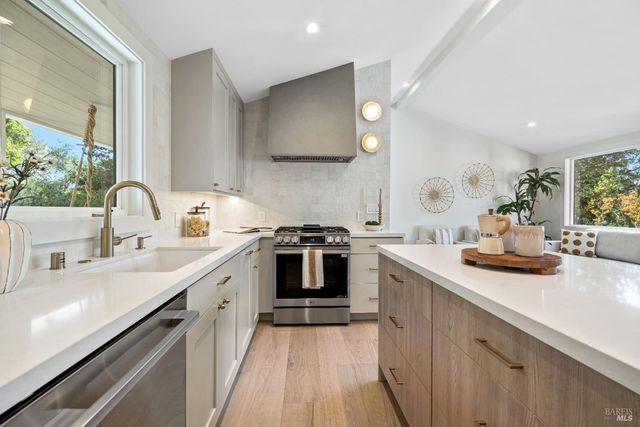 17285 Hillcrest Ave, Sonoma, CA 95476