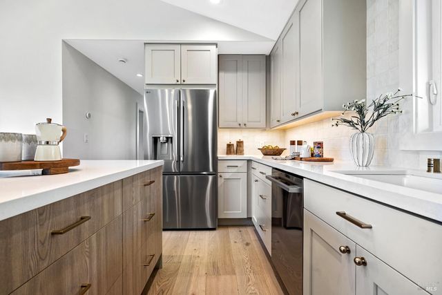 17285 Hillcrest Ave, Sonoma, CA 95476