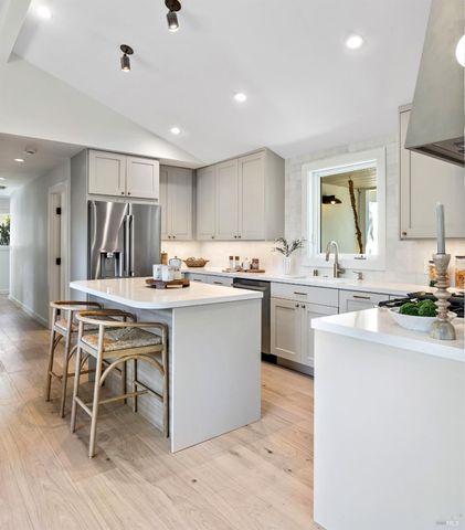 17285 Hillcrest Ave, Sonoma, CA 95476