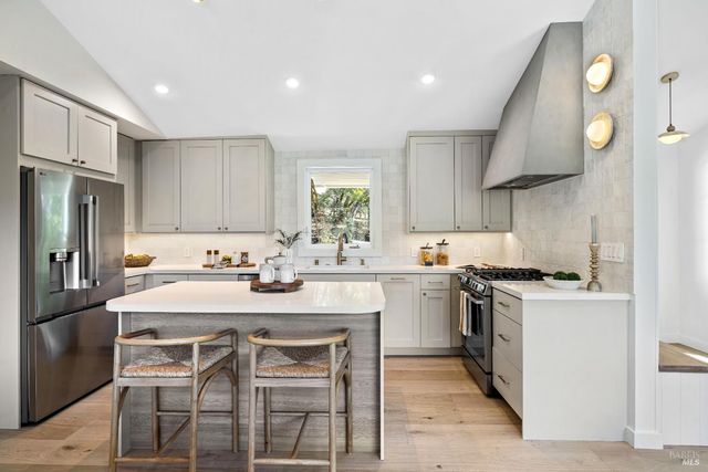 17285 Hillcrest Ave, Sonoma, CA 95476