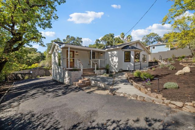 17285 Hillcrest Ave, Sonoma, CA 95476