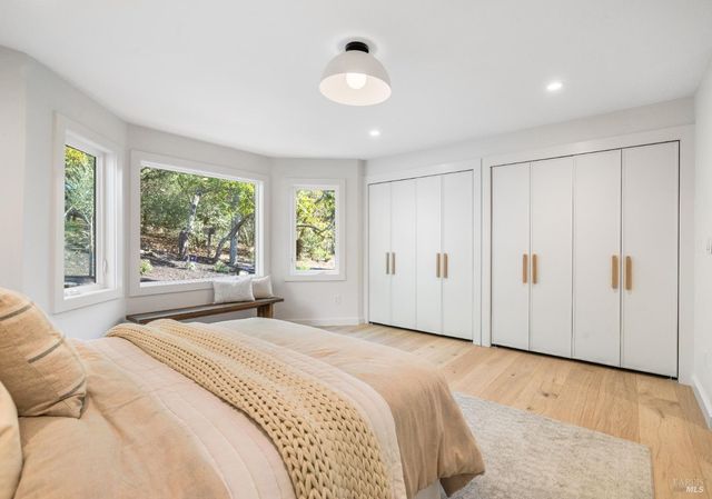 17285 Hillcrest Ave, Sonoma, CA 95476