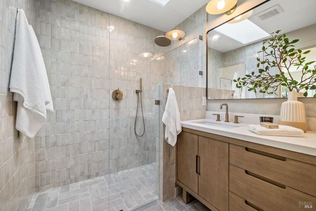 17285 Hillcrest Ave, Sonoma, CA 95476