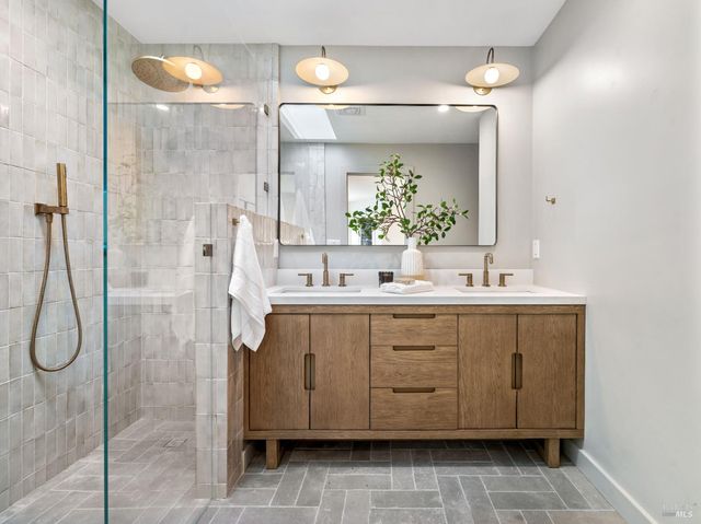 17285 Hillcrest Ave, Sonoma, CA 95476