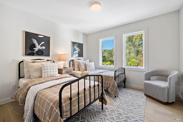 17285 Hillcrest Ave, Sonoma, CA 95476