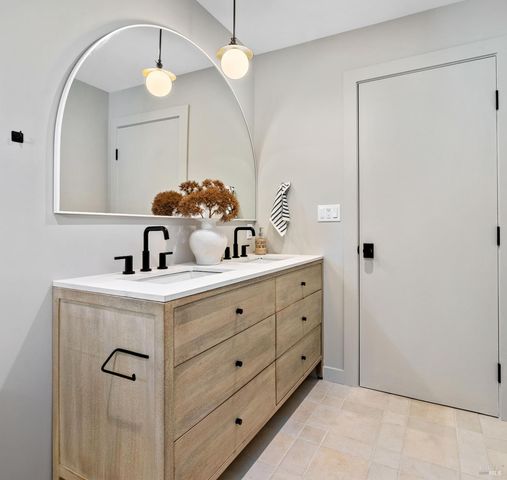 17285 Hillcrest Ave, Sonoma, CA 95476