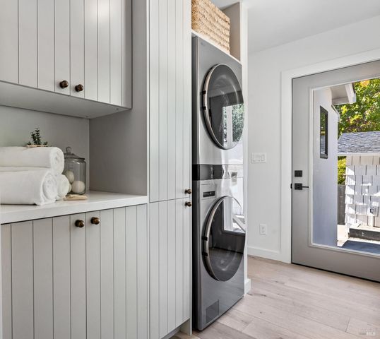 17285 Hillcrest Ave, Sonoma, CA 95476