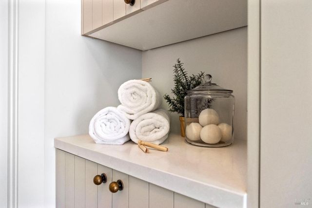 17285 Hillcrest Ave, Sonoma, CA 95476