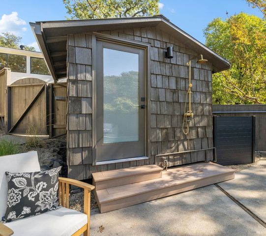 17285 Hillcrest Ave, Sonoma, CA 95476