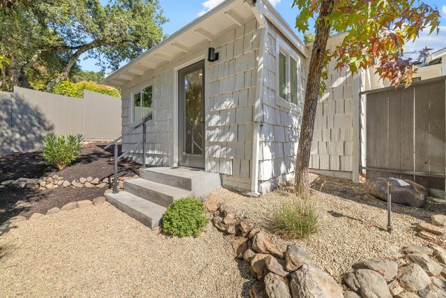 17285 Hillcrest Ave, Sonoma, CA 95476