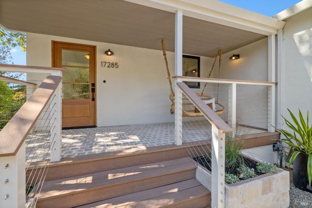 17285 Hillcrest Ave, Sonoma, CA 95476
