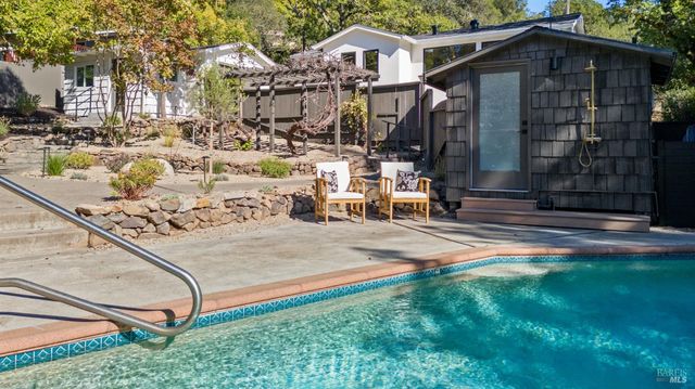 17285 Hillcrest Ave, Sonoma, CA 95476