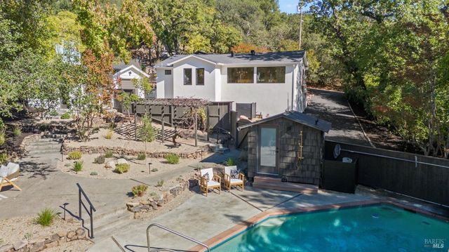 17285 Hillcrest Ave, Sonoma, CA 95476
