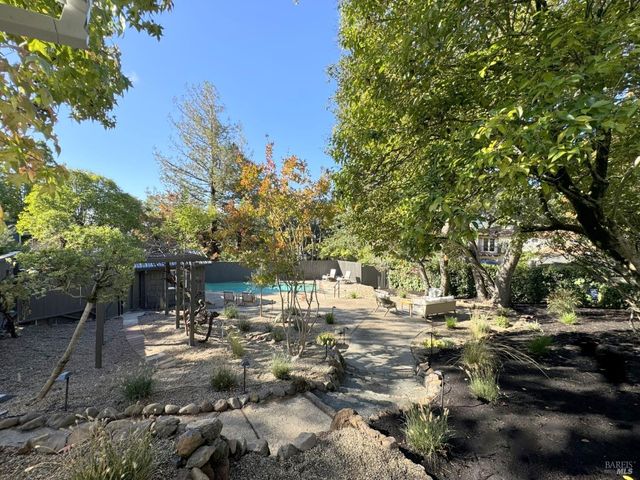 17285 Hillcrest Ave, Sonoma, CA 95476