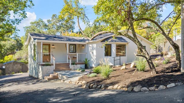 17285 Hillcrest Ave, Sonoma, CA 95476