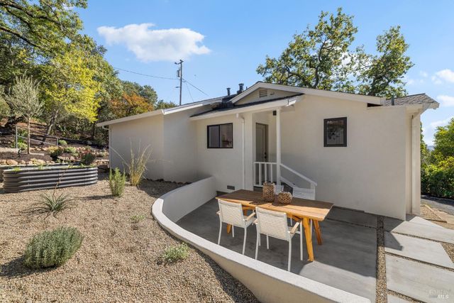 17285 Hillcrest Ave, Sonoma, CA 95476