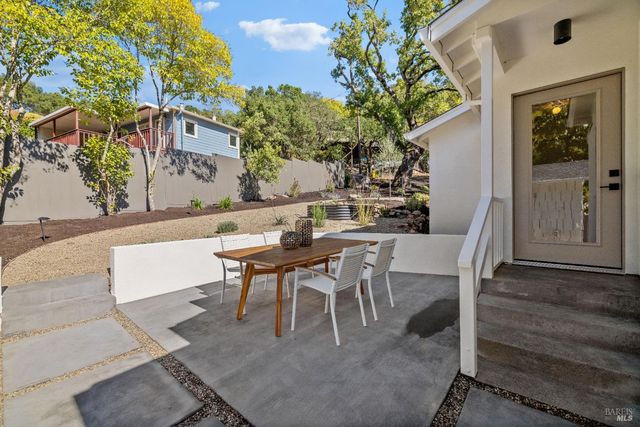 17285 Hillcrest Ave, Sonoma, CA 95476