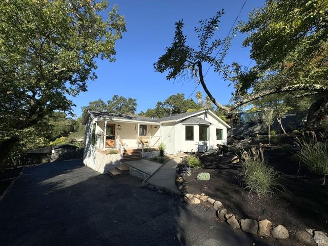 17285 Hillcrest Ave, Sonoma, CA 95476