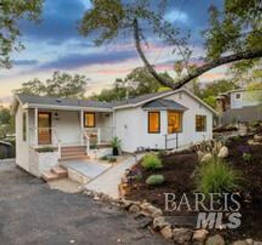 17285 Hillcrest Ave, Sonoma, CA 95476