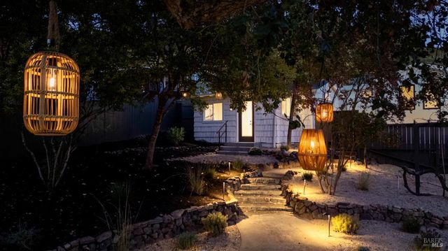 17285 Hillcrest Ave, Sonoma, CA 95476