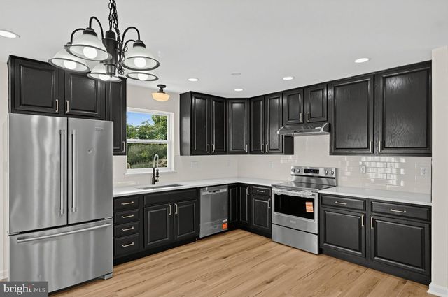207 ELIZABETH AVE, Baltimore, MD 21225