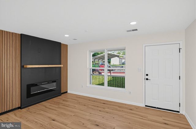 207 ELIZABETH AVE, Baltimore, MD 21225