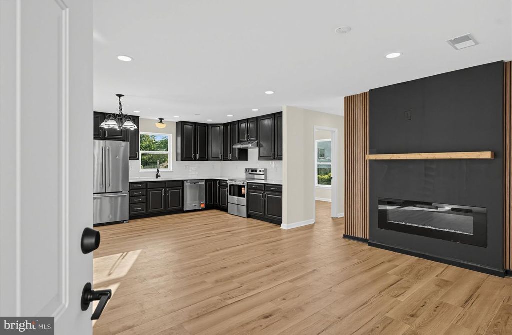 207 ELIZABETH AVE, Baltimore, MD 21225