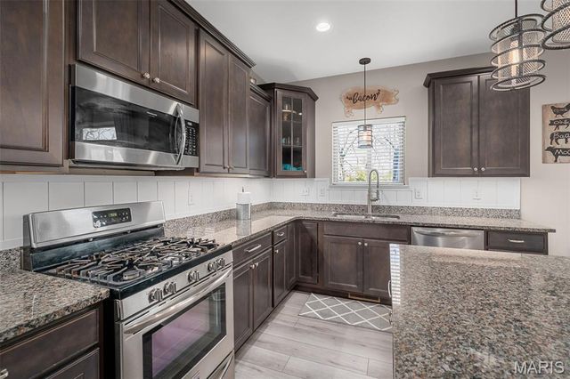 697 Luxembourg Gardens Court, Wentzville, MO 63385