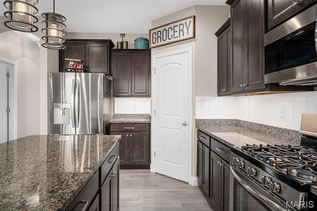 697 Luxembourg Gardens Court, Wentzville, MO 63385