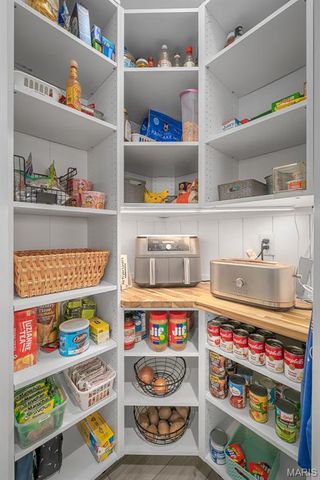 697 Luxembourg Gardens Court, Wentzville, MO 63385