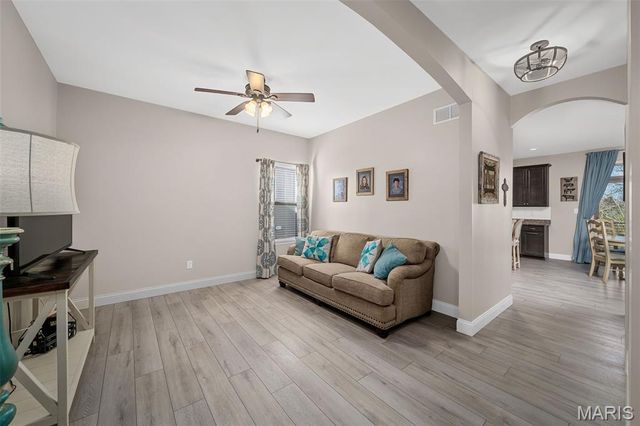 697 Luxembourg Gardens Court, Wentzville, MO 63385