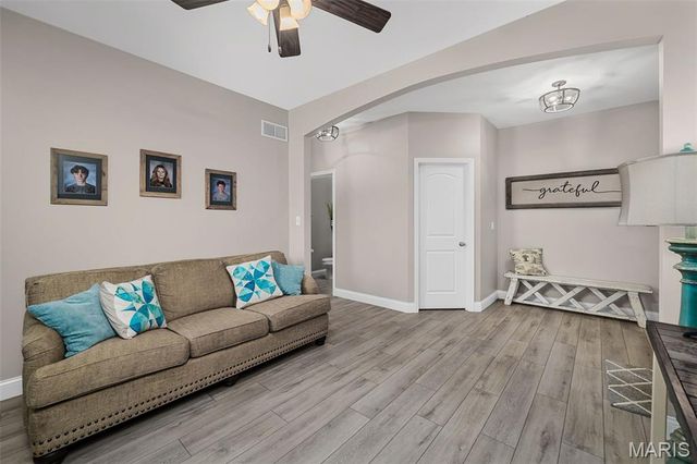 697 Luxembourg Gardens Court, Wentzville, MO 63385