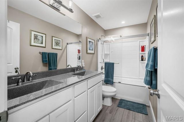 697 Luxembourg Gardens Court, Wentzville, MO 63385