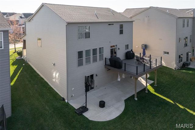 697 Luxembourg Gardens Court, Wentzville, MO 63385