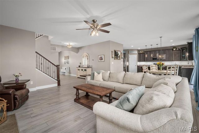 697 Luxembourg Gardens Court, Wentzville, MO 63385