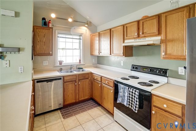 4915 Lurgan Pl, Henrico, VA 23228