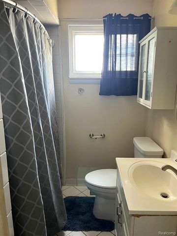 28817 Groveland Street, Madison Heights, MI 48071