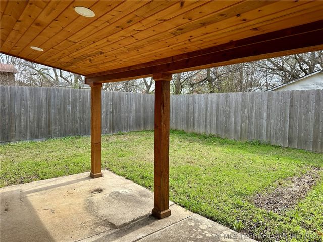 1024 N 3rd Avenue, Durant, OK 74701