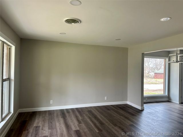 1024 N 3rd Avenue, Durant, OK 74701