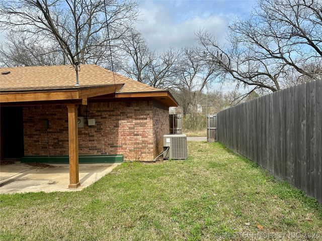 1024 N 3rd Avenue, Durant, OK 74701