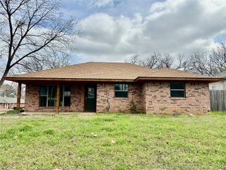 1024 N 3rd Avenue, Durant, OK 74701