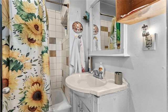 1154 N Wilton, Los Angeles, CA 90038
