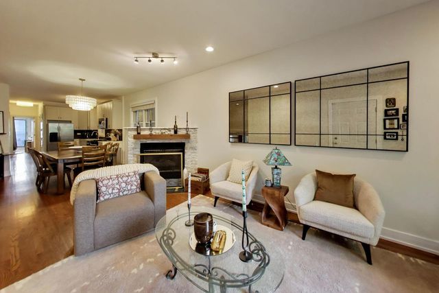 1247 N Rockwell Street 1, Chicago, IL 60622