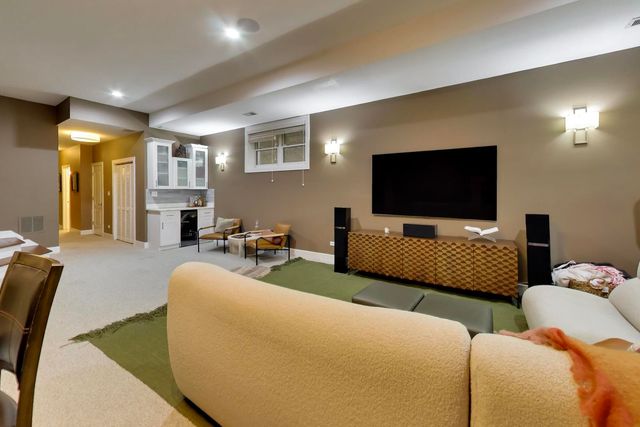 1247 N Rockwell Street 1, Chicago, IL 60622