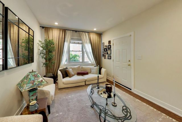 1247 N Rockwell Street 1, Chicago, IL 60622