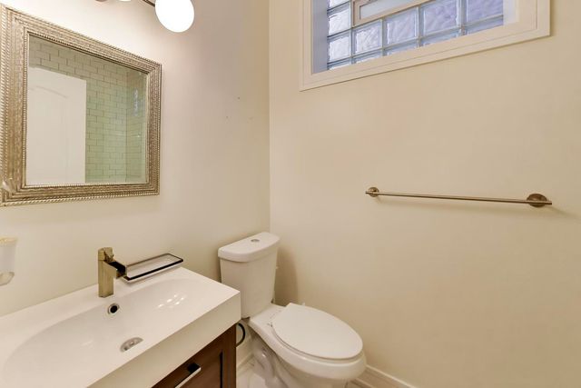 1247 N Rockwell Street 1, Chicago, IL 60622