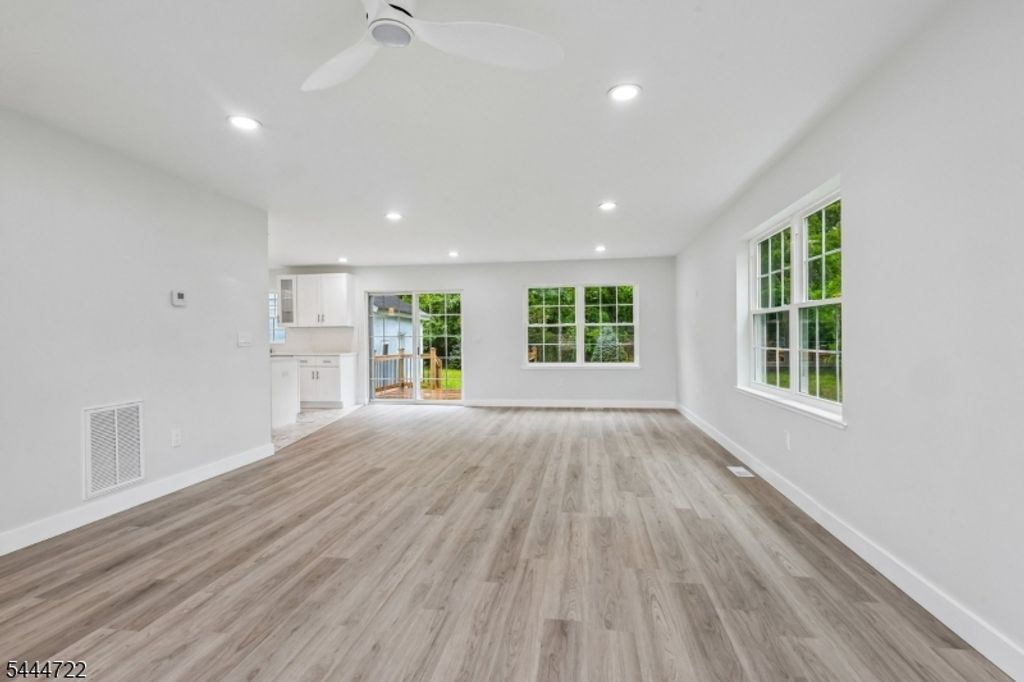 101 Saint Stephens Ave, Woodbridge Twp., NJ 08832 — photo 2