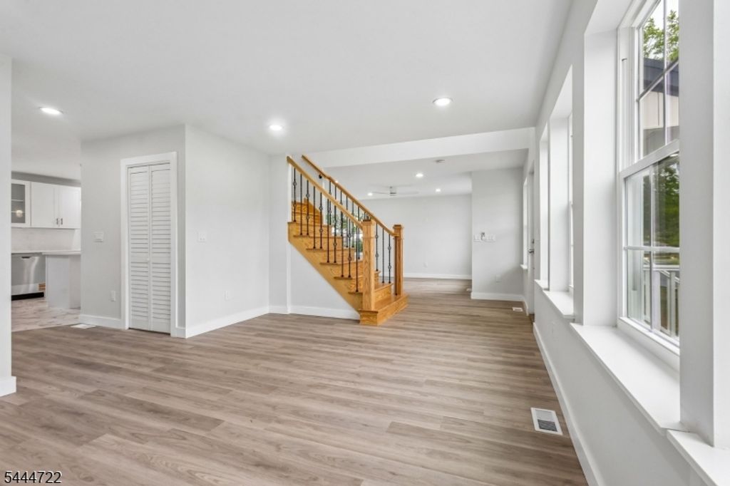 101 Saint Stephens Ave, Woodbridge Twp., NJ 08832 — photo 5