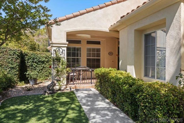 2385 Amber Oak Ln, Escondido, CA 92027